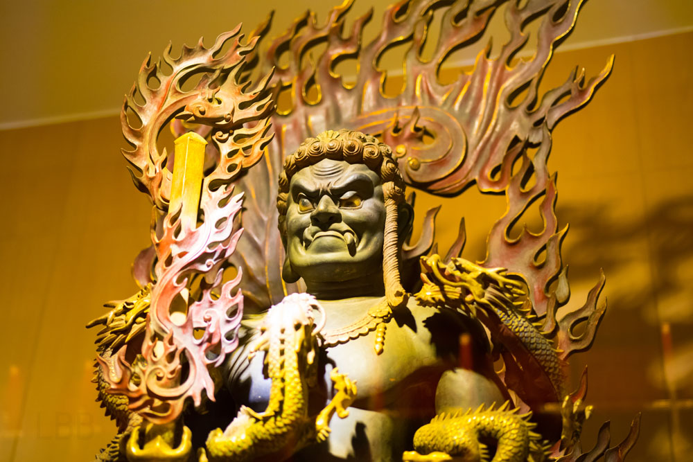 シンガポール佛牙寺龍華院博物館の2階に展示されている仁王像