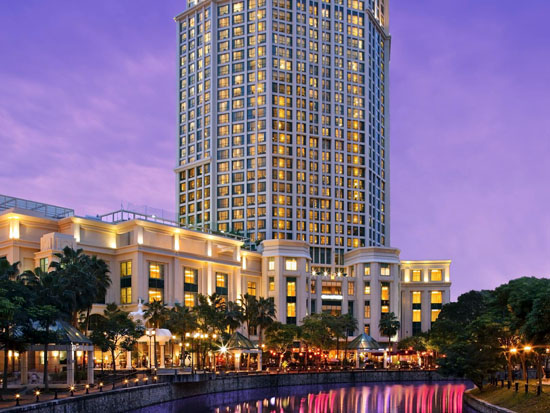 グランド コプソーン ウォーターフロント ホテルの外観写真。裏側のシンガポール・リバー側から見た景色です。