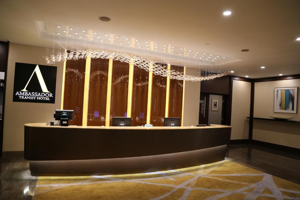 旧Ambassadorロゴの受付カウンター