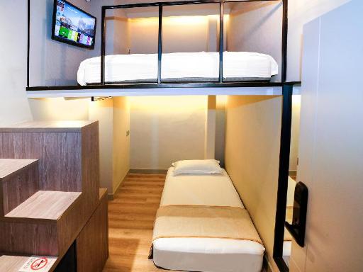 上段ダブルと下段シングルのCabin L