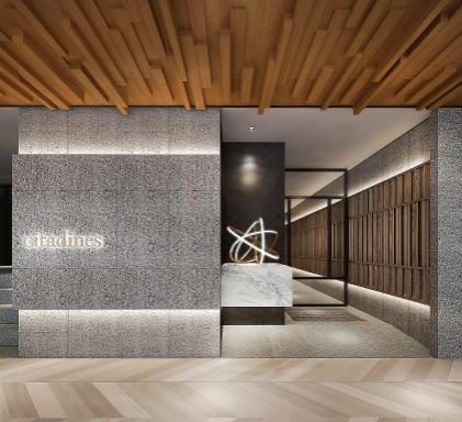 citadinesの壁面文字と受付カウンター