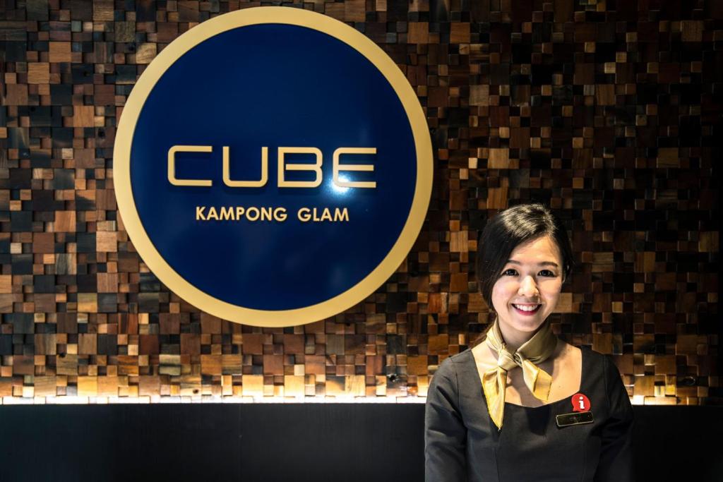 Kampong Glam館名と受付スタッフ