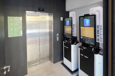 2台のセルフチェックイン機