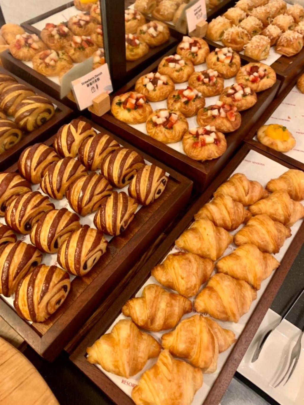 レストランのお食事の様子