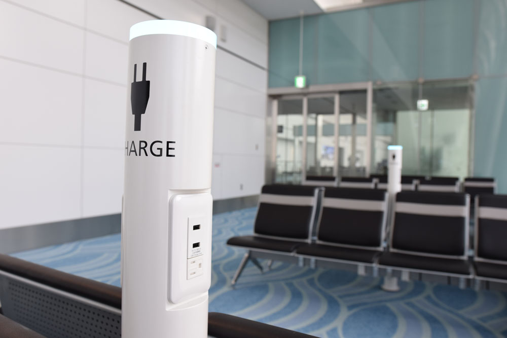 羽田空港の出国エリアには充電できる電源・USBコンセントが豊富にあります！