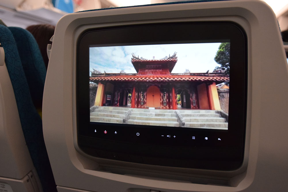 ベトナム航空はLCCではないため、ちゃんと画面も全面に席一つ一つに着いています！