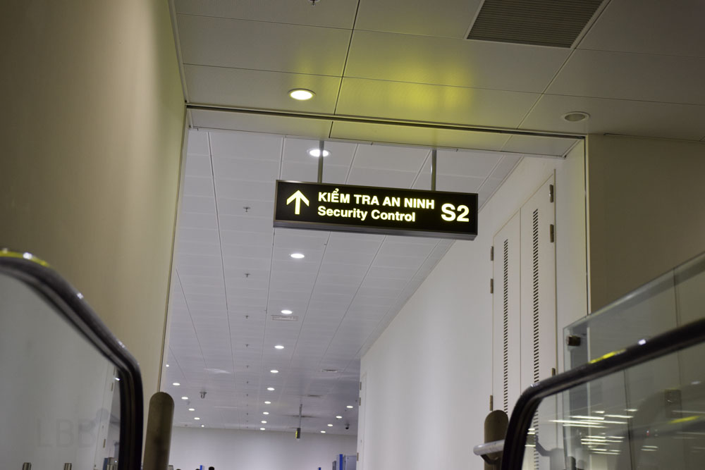 ノイバイ空港の乗り継ぎ時には手荷物検査が再度ある