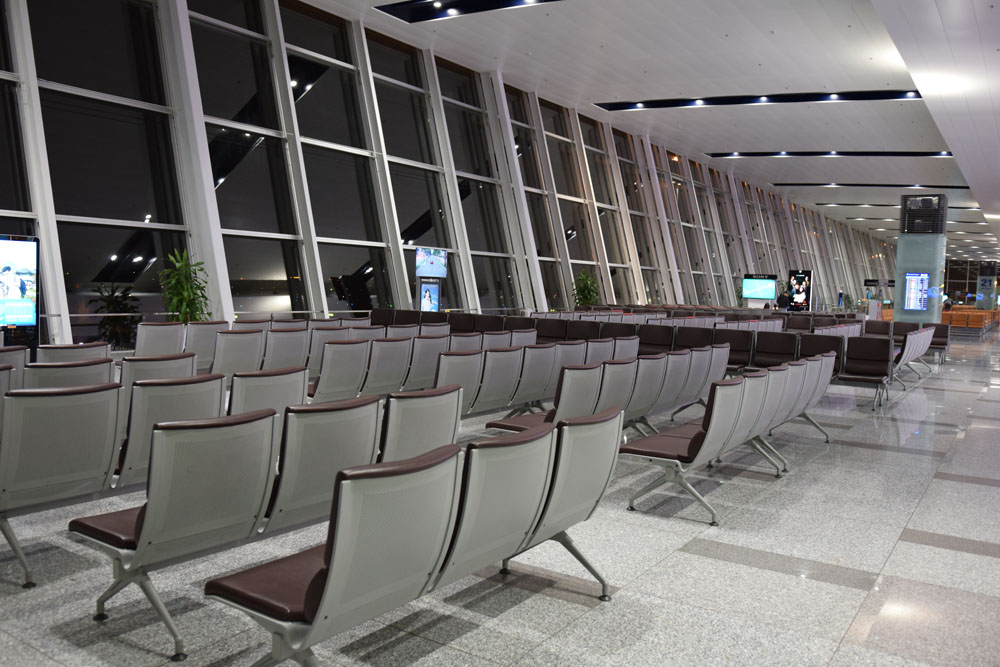 ハノイ・ノイバイ国際空港の静かな場所の椅子