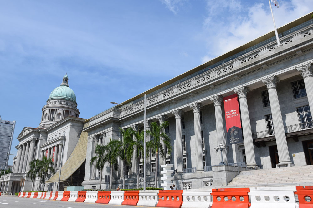 ナショナルギャラリーシンガポールの左側が旧最高裁判所で、右側が旧市庁舎。