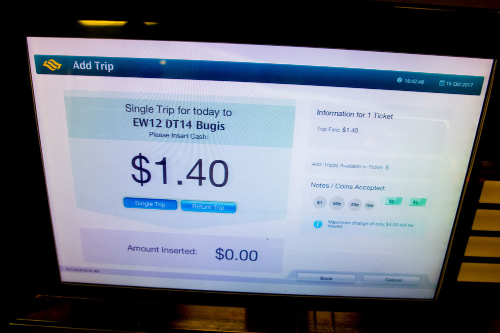 駅名を選択後には乗車料金が表示されるシンガポールの券売機