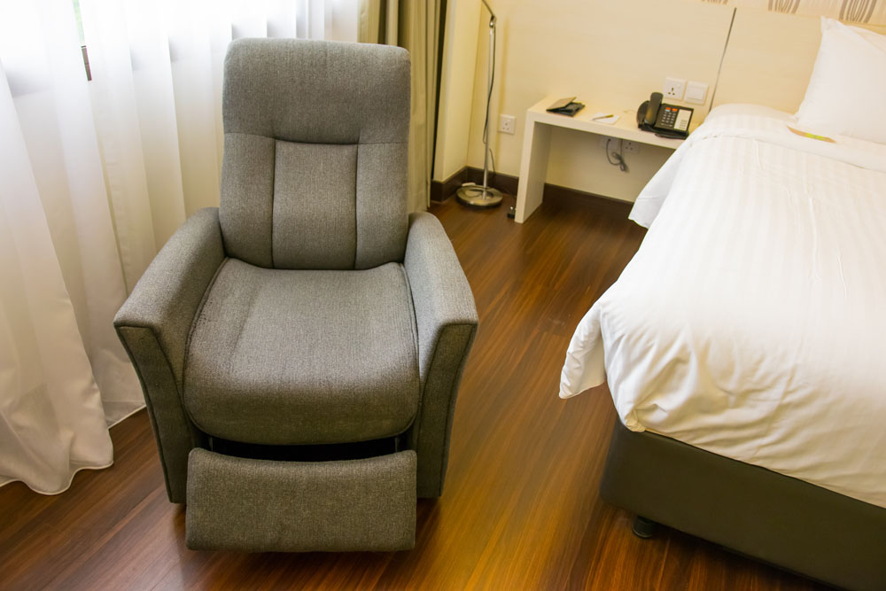 ビレッジ ホテル ブギスにチェックインしたら部屋が広かったけどベッドが臭かった 写真メインのシンガポール旅行記ブログ