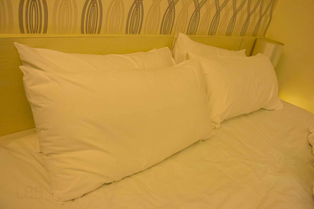 ビレッジ ホテル ブギスのベッド