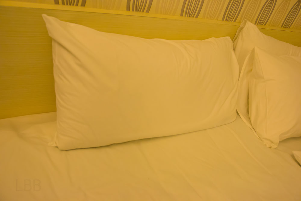 ビレッジ ホテル ブギスの枕