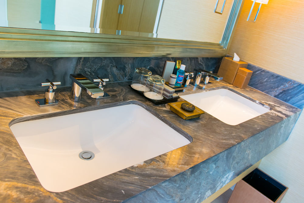 マリーナベイサンズホテルのグランドクラブルームには広くて快適な洗面が２箇所ある