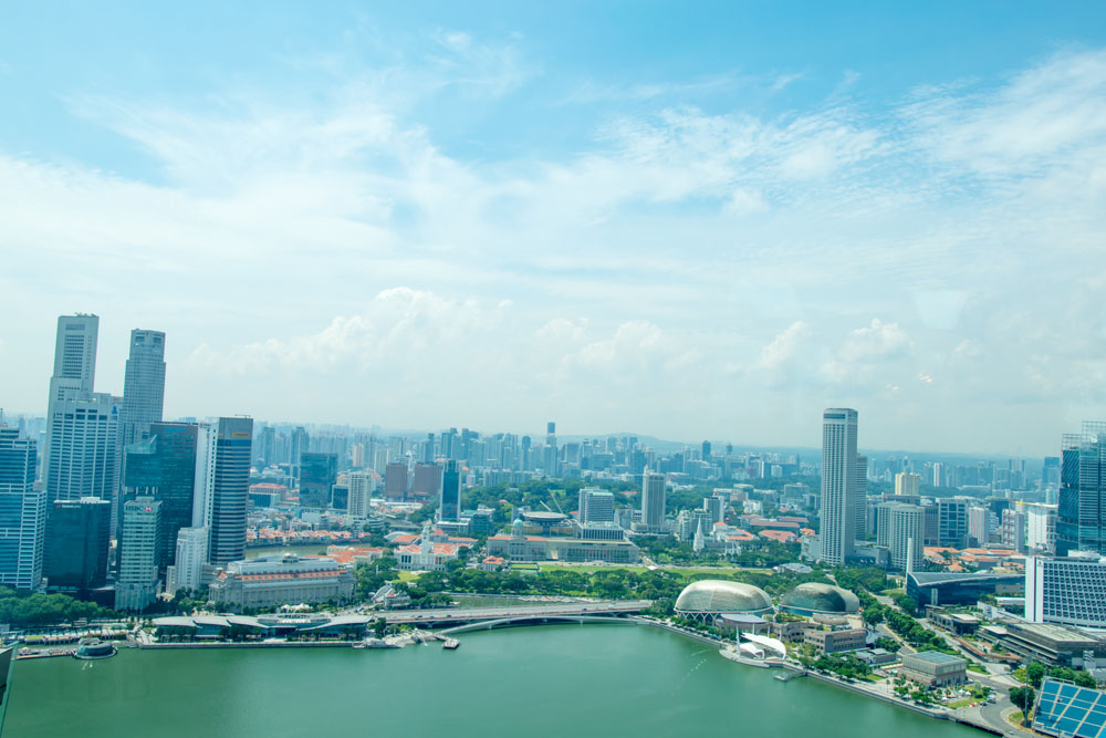 55階のCLUB55から見えるシンガポールの高層ビル群の街並みの景色は、本当にキレイ！