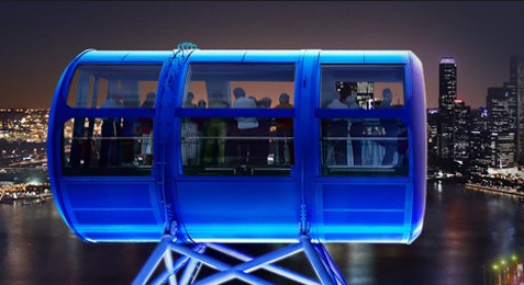 シンガポール・フライヤーの28人乗りの巨大ゴンドラ