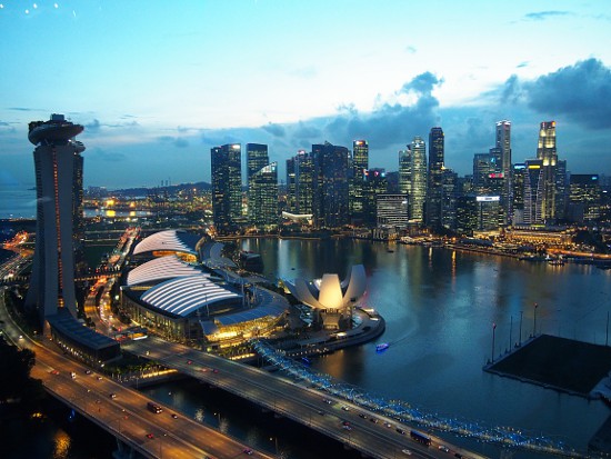 19時08分のシンガポールフライヤーからの景色。