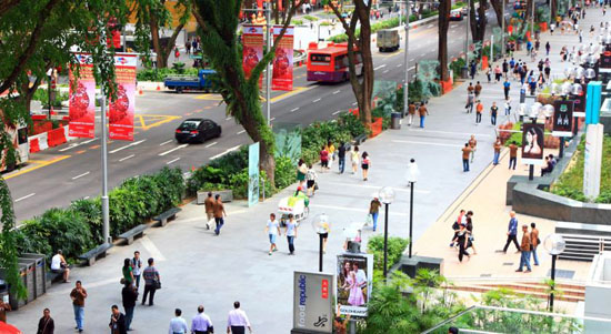 オーチャードの大通り沿いにあるヒルトン シンガポール