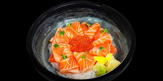 Sen of Japan(セン オブ ジャパン)のサーモンいくら丼(Salmon Ikura Don)：24.9ドル