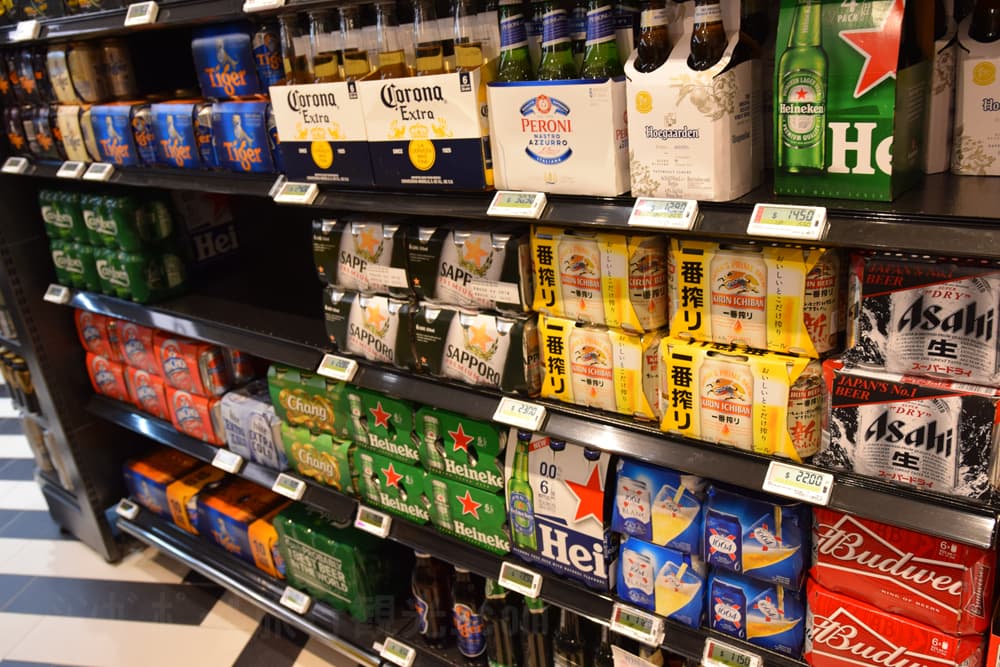 マリーナベイサンズのスーパーでは、ビール等のお酒が6本入りのケースでも売られています。